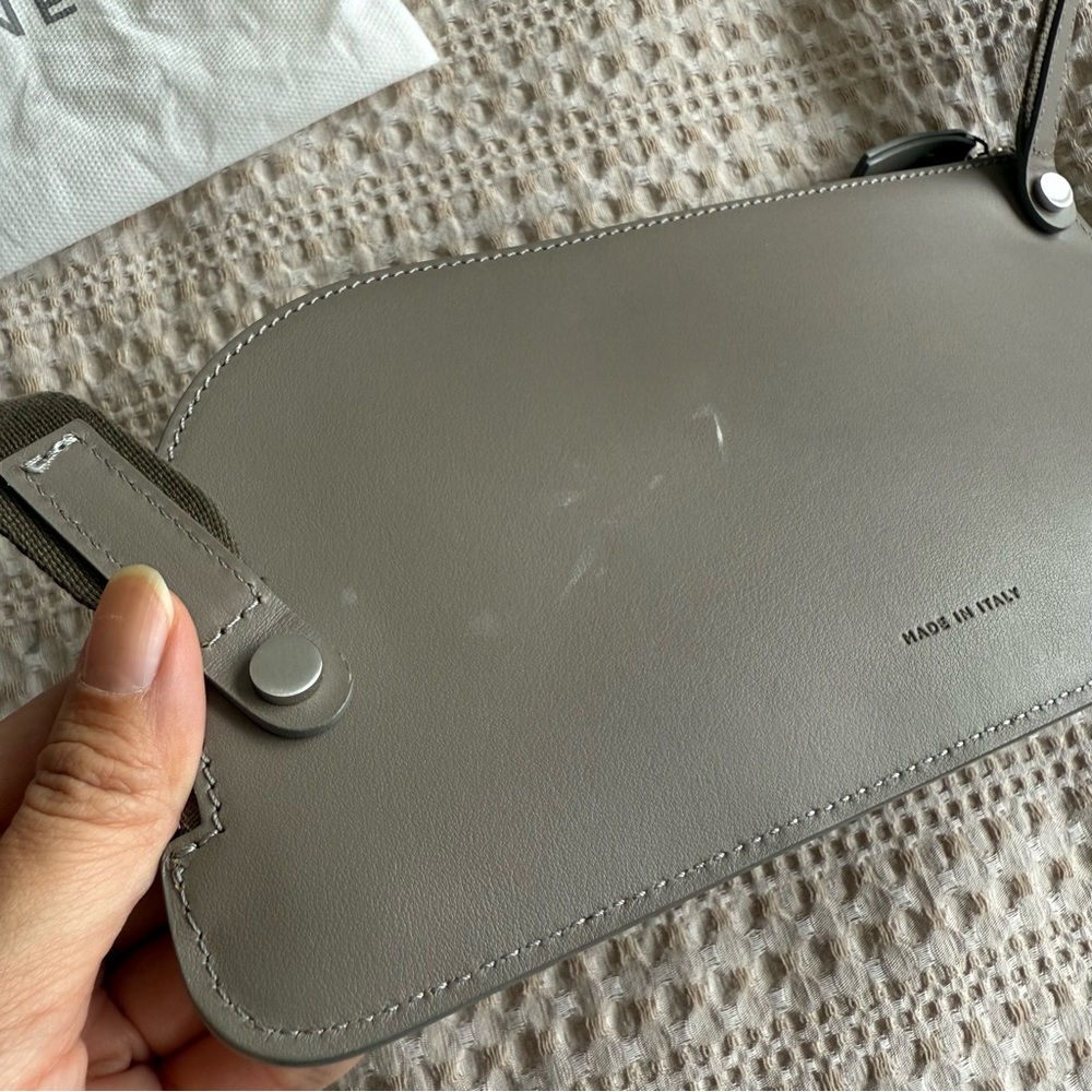 Everlane Leather Gray Sling Bag - Picture 3 of 4